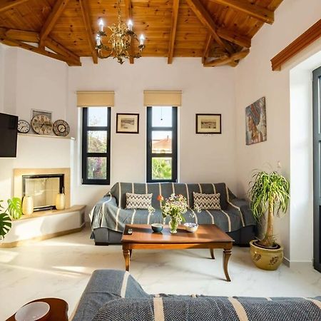 Mani Stone Built Home A Breath Away To The Sea Stoúpa Exterior foto
